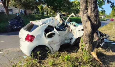 VÍDEO: homem morre e carro fica destruído em acidente na avenida Curaçá, em Manaus
