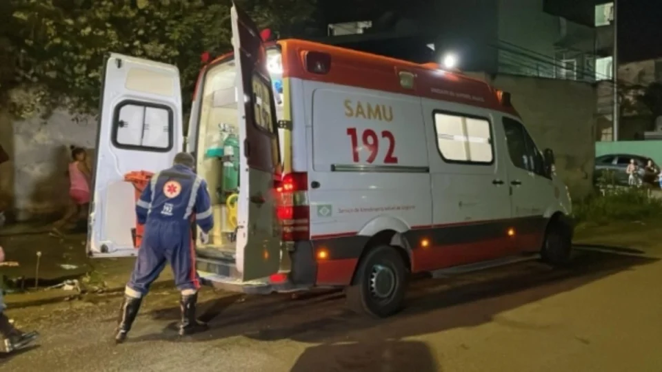 Homem em situação de rua esfaqueia outro em briga por recusa de convite para beber em Manaus