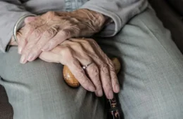 Filho agride pais de 53 e 68 anos e deixa idoso ensanguentado em Carauari (AM)