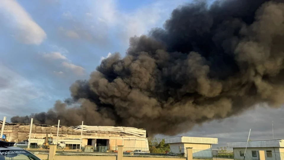 Incêndio em fábricas de Manaus é controlado após quase 2 dias; veja como ficou área