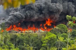 Incêndio em fábricas de Manaus foi o maior já registrado na capital, diz Corpo de Bombeiros