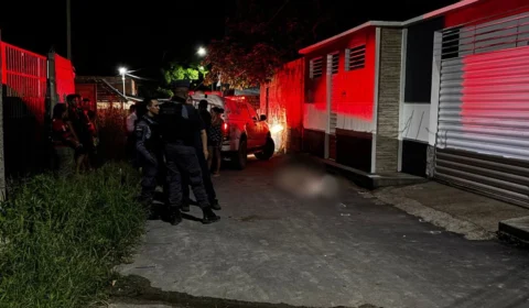 Jovem é morto com 10 tiros por pistoleiros na comunidade Val Paraíso, em Manaus