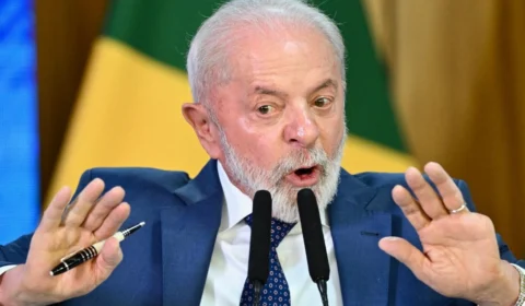 Lula rebate Trump e diz que Brasil não ficará de “joelho” para os EUA