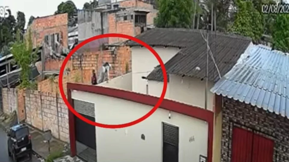 Mãe e bebê reféns em Manaus: suspeitos procuravam caixa com remédios disputados no mercado clandestino; entenda