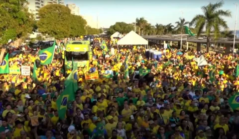 Protesto pró-Bolsonaro e contra governo Lula junta manifestantes na orla da Ponta Negra, em Manaus