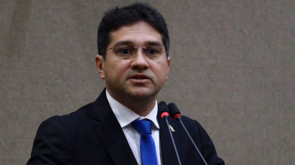 Vereador Jander Lobato se posiciona contra a CPI do Asfalta Manaus: ‘palanque político’