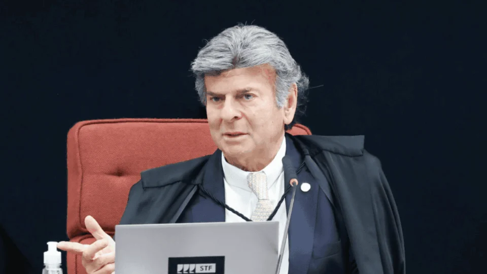 Fux questiona competência do STF e pede nulidade de atos em ação sobre tentativa de golpe