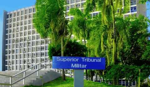 Bolsonaro e generais terão patente julgada pelo STM após trânsito em julgado, decide STF