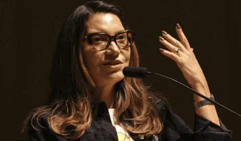 ‘Quis pegar minha bolsa e minhas cachorras e voltar para casa’, diz Janja sobre pressões em Brasília