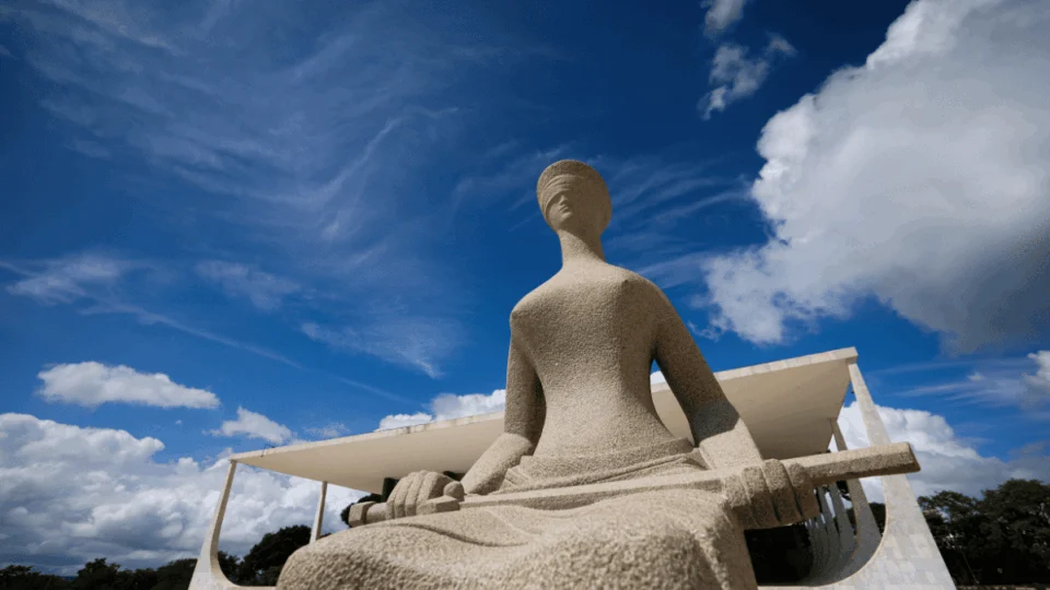 Indulto de Bolsonaro a policiais do Carandiru vai a julgamento no STF na quarta-feira (17)