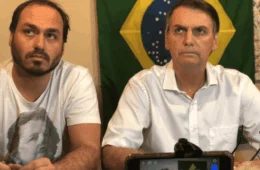 Carlos Bolsonaro diz que encontrou o pai ‘abatido e soluçando’ em visita na Papuda