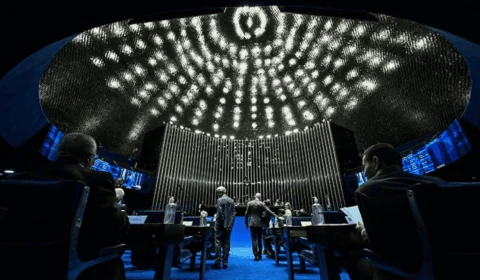 Senado analisa aumento de punição para fornecimento de bebida e drogas a menores