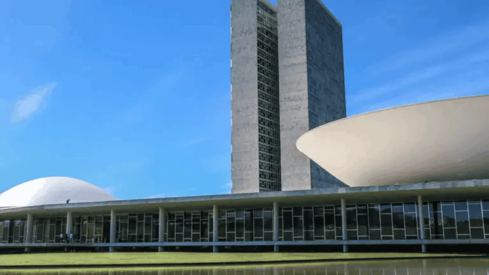 PEC da Blindagem acirra conflitos internos e expõe crise de articulação no Congresso