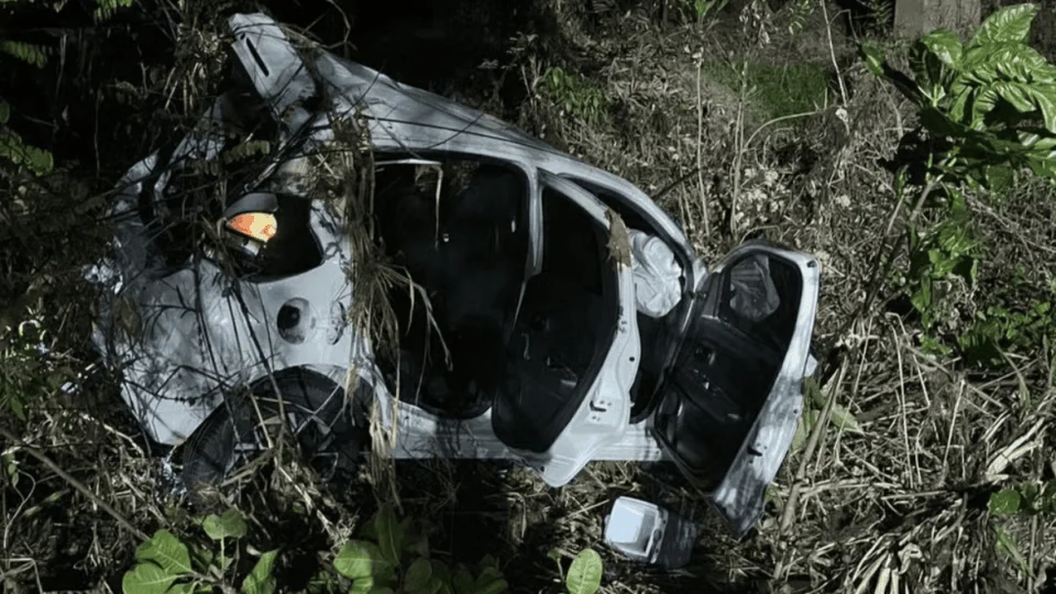 Jovem é arremessada de carro e morre em acidente na AM-070