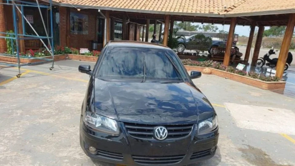 Homem é amarrado após abastecer carro furtado e tentar fugir em Vilhena