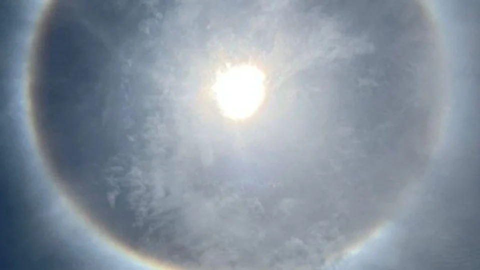 Moradores registram halo solar em manhã de céu limpo em Porto Velho