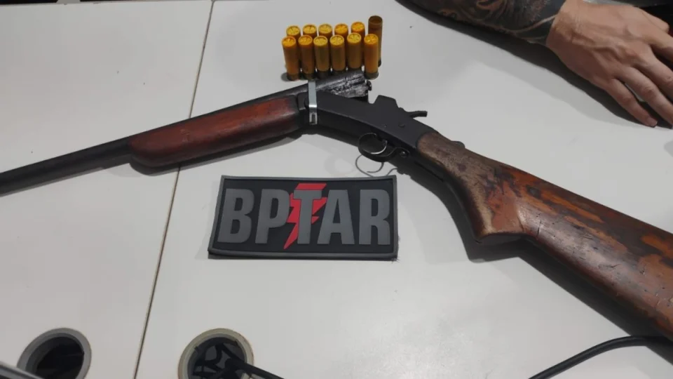 VÍDEO: BPTAR prende homem que atirou contra vizinho após briga no bairro Nacional em Porto Velho