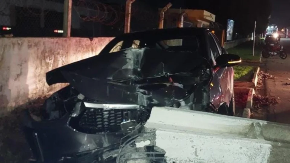 VÍDEO: Advogado é preso por dirigir bêbado após derrubar poste em Porto Velho