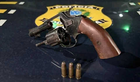 PRF prende dois homens com arma de fogo em Cantá