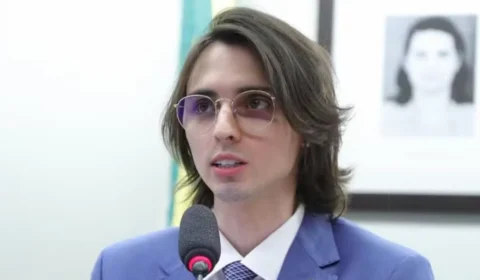 Amom Mandel lança documentário ‘BR-319: Vidas na Lama’ e mostra precariedade da rodovia e comunidades afetadas