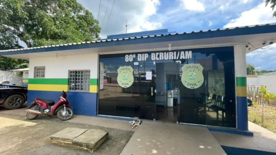 Avô é preso por estuprar e manter neta em cárcere por ciúmes no Amazonas; vítima era proibida de ir à escola