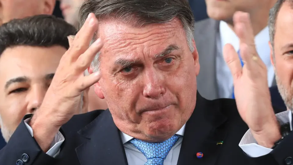 Bolsonaro é levado às pressas para hospital em Brasília após novo mal-estar