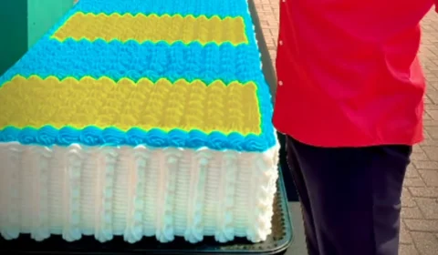 Cidade comemora aniversário com bolo gigante de 100 metros e festa de cinco dias; saiba onde é