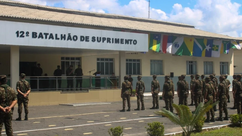 VÍDEO: ex-militar denuncia ter sido estuprado dentro de quartel em Manaus e afirma ter contraído HIV; veja o relato