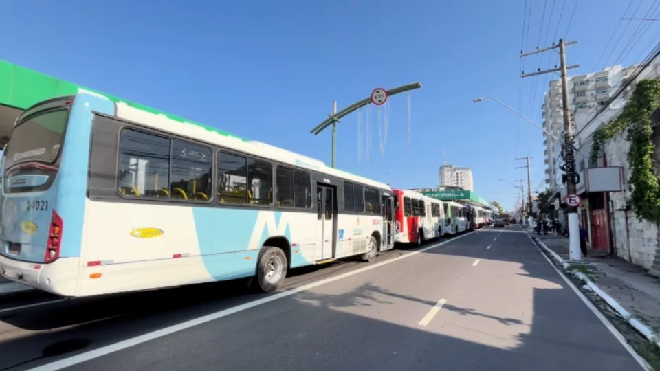 Rodoviários paralisam transporte coletivo em Manaus; governo do AM e sindicato esclarecem impasse