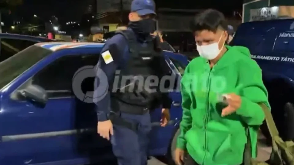 VÍDEO: homem jurado de morte entrega boca de fumo em troca de proteção em Manaus