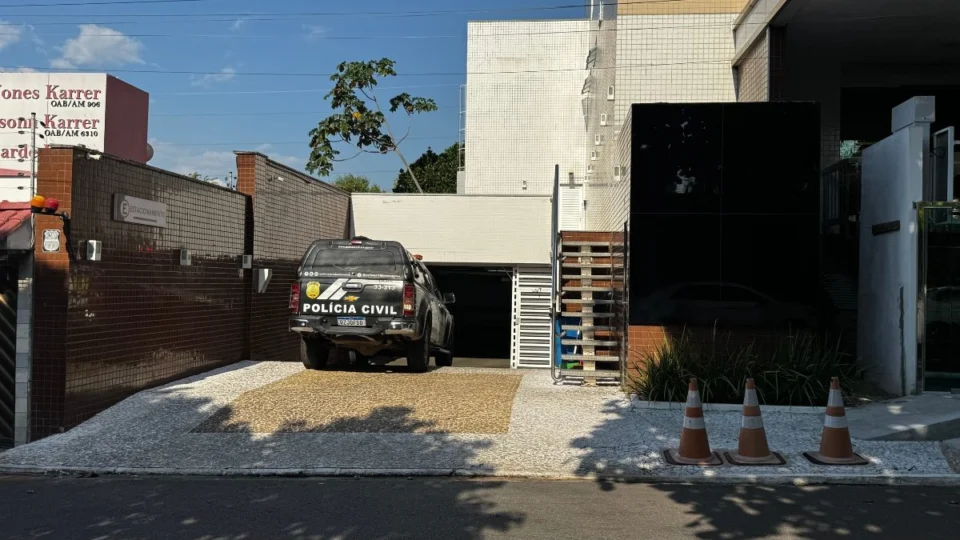 Homem é encontrado morto em quarto de hotel em Manaus; polícia ouve testemunha e investiga possível envolvimento