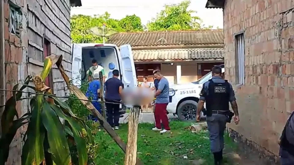 VÍDEO: homem é assassinado a facadas pelo próprio irmão no Amazonas