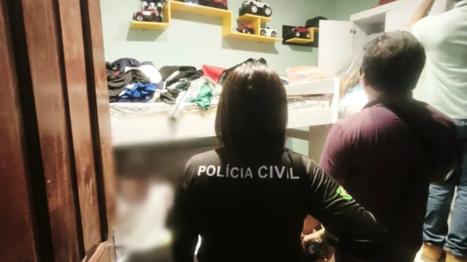 VÍDEO: homem é preso por compartilhar pornografia infantil por aplicativo de mensagem no Amazonas