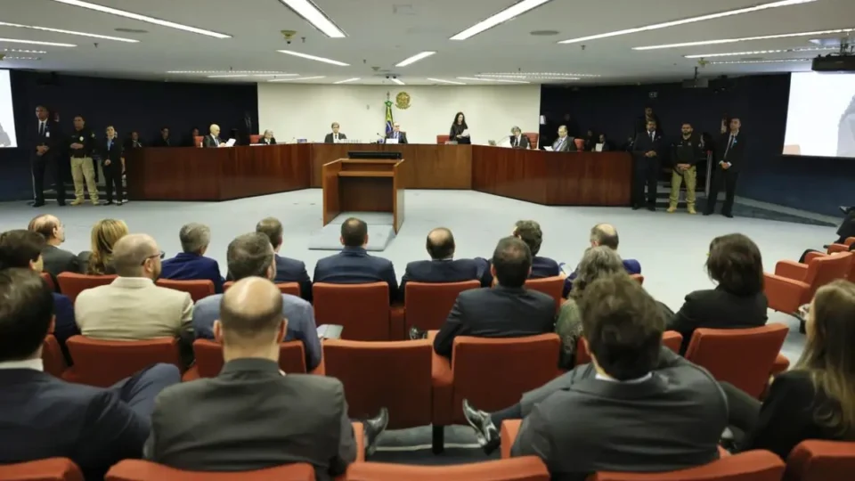 STF agenda sessões extras para julgamento de Bolsonaro e mais sete aliados
