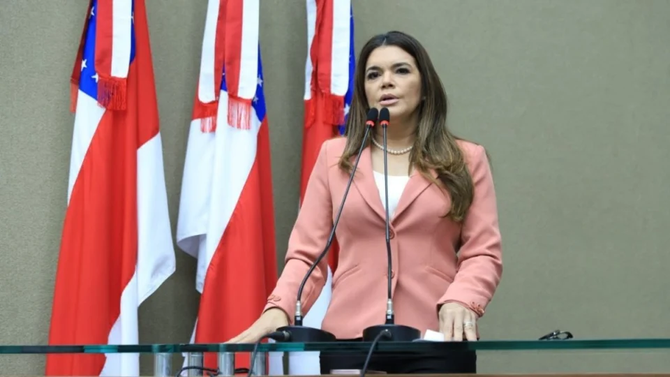 Repercussão internacional sobre o julgamento de Bolsonaro no STF preocupa deputada no Amazonas