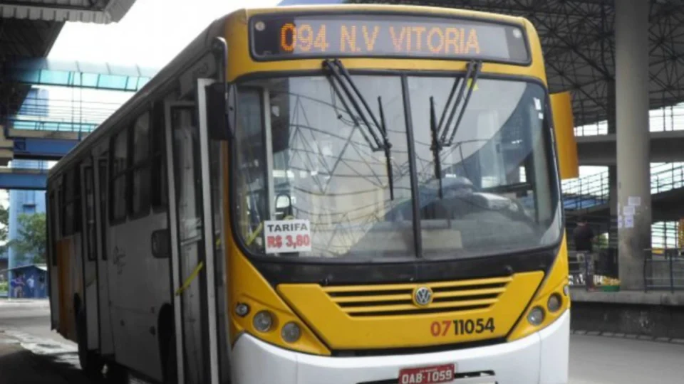 Motorista da linha 094 é ameaçado com faca durante assalto em Manaus