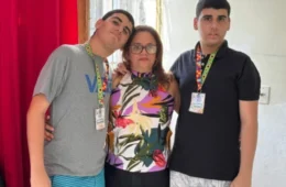 Mãe luta sozinha para garantir benefício a gêmeos com autismo em Manaus: ‘não tenho condições’