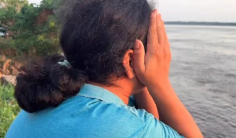 Mãe se desespera ao descobrir que filho sumiu no Rio Amazonas durante pescaria: ‘ele não sabia nadar’