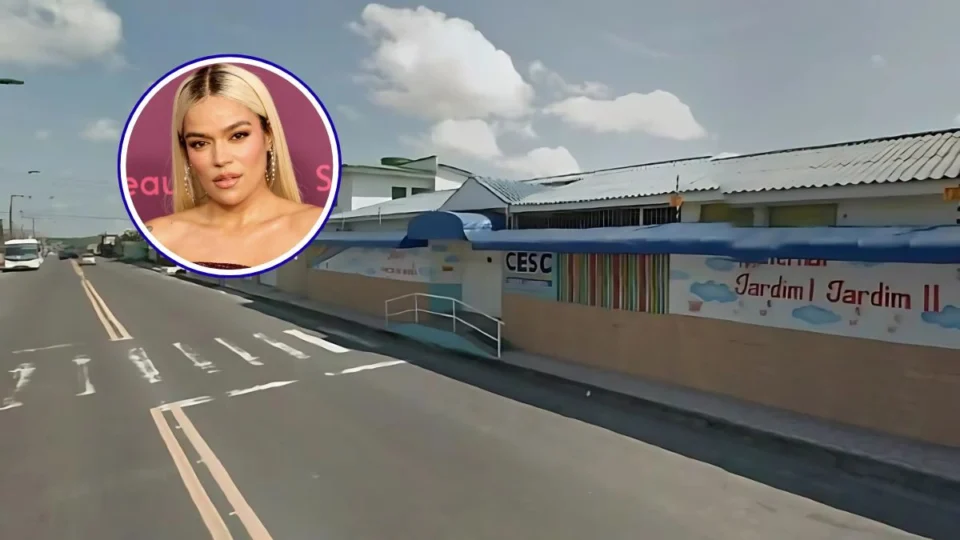 Justiça reverte justa causa de professor demitido após usar música de Karol G em aula