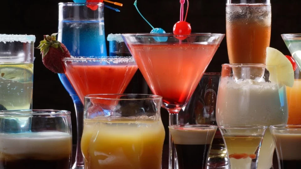 Metanol em bebidas alcoólicas: mortes em São Paulo levantam alerta nacional