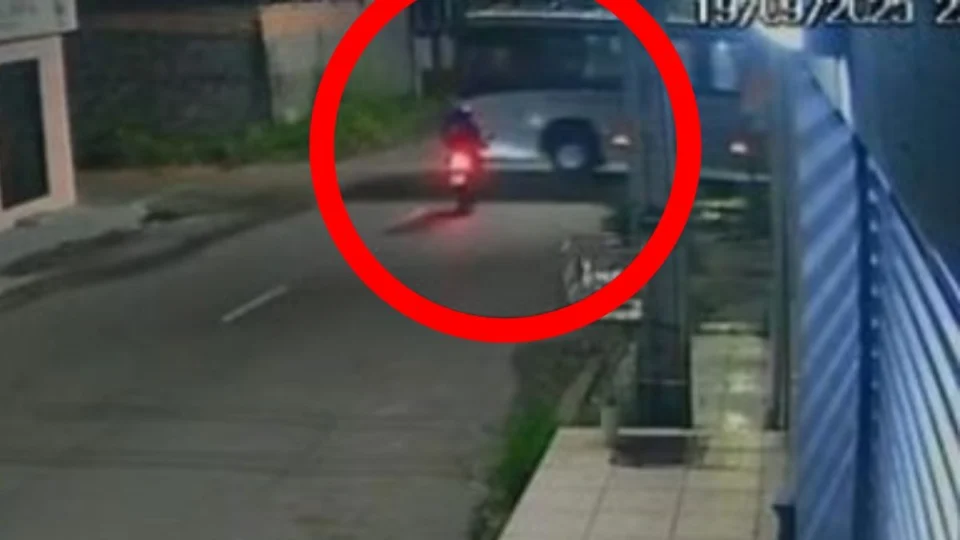 Vídeo mostra momento em que motociclista colide com ônibus em Manaus