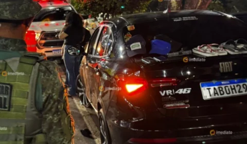 VÍDEO: motorista de aplicativo bate carro contra árvore para escapar de sequestro em Manaus