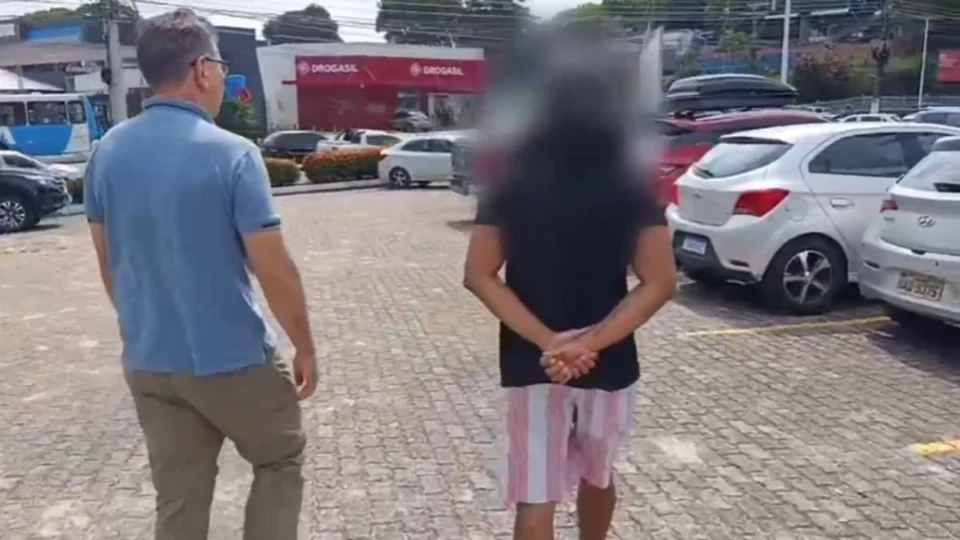 VÍDEO: professor de matemática é preso por abusar três alunas dentro de escola no Amazonas