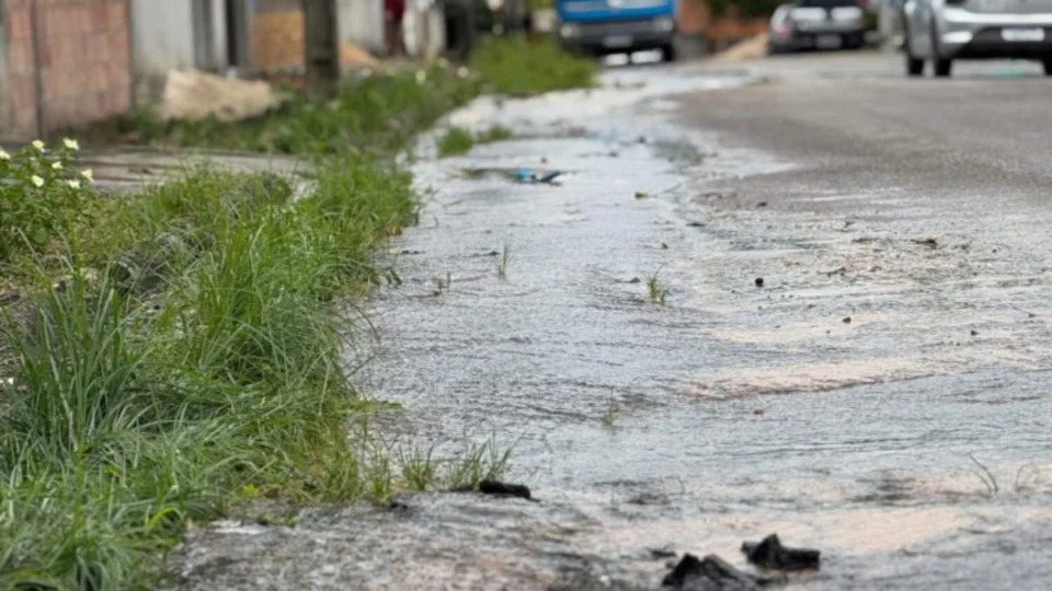 Moradores de Santa Etelvina enfrentam um mês de transtornos por vazamento de água