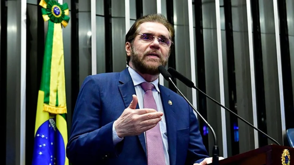 Senador do Amazonas comenta fala polêmica sobre Zona Franca: ‘Vocês não viram o que eu disse’