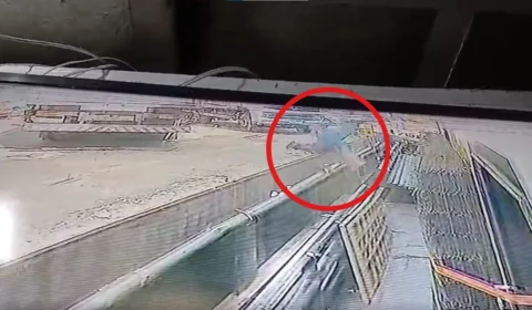 Trabalhador sofre acidente ao embarcar mercadoria no porto de Manaus; veja vídeo