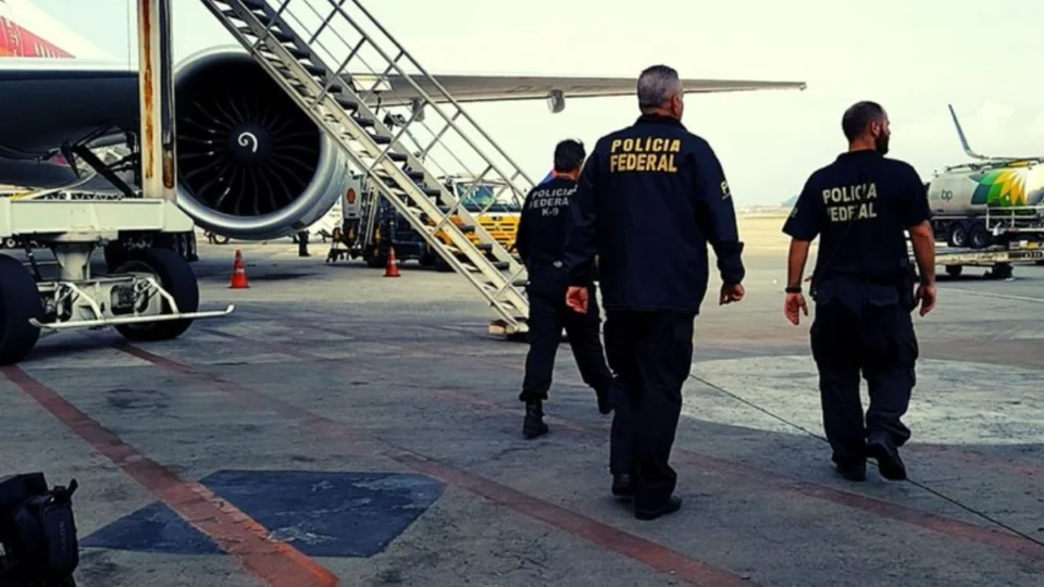 PF prende trio em Manaus por aliciar ‘mulas’ para tráfico internacional; entenda operação