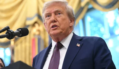 Trump afirma que EUA destruíram barco com drogas vindo da Venezuela no Caribe