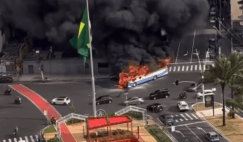 Colisão entre dois carros faz veículo capotar e deixa idosa ferida em Rio Branco