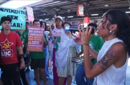 Estudantes denunciam caos no transporte público durante ato no Terminal Urbano de Rio Branco